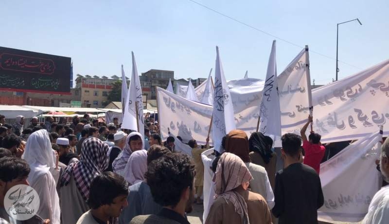 طالبان در کابل، مردم را به زور به تظاهرات بردند